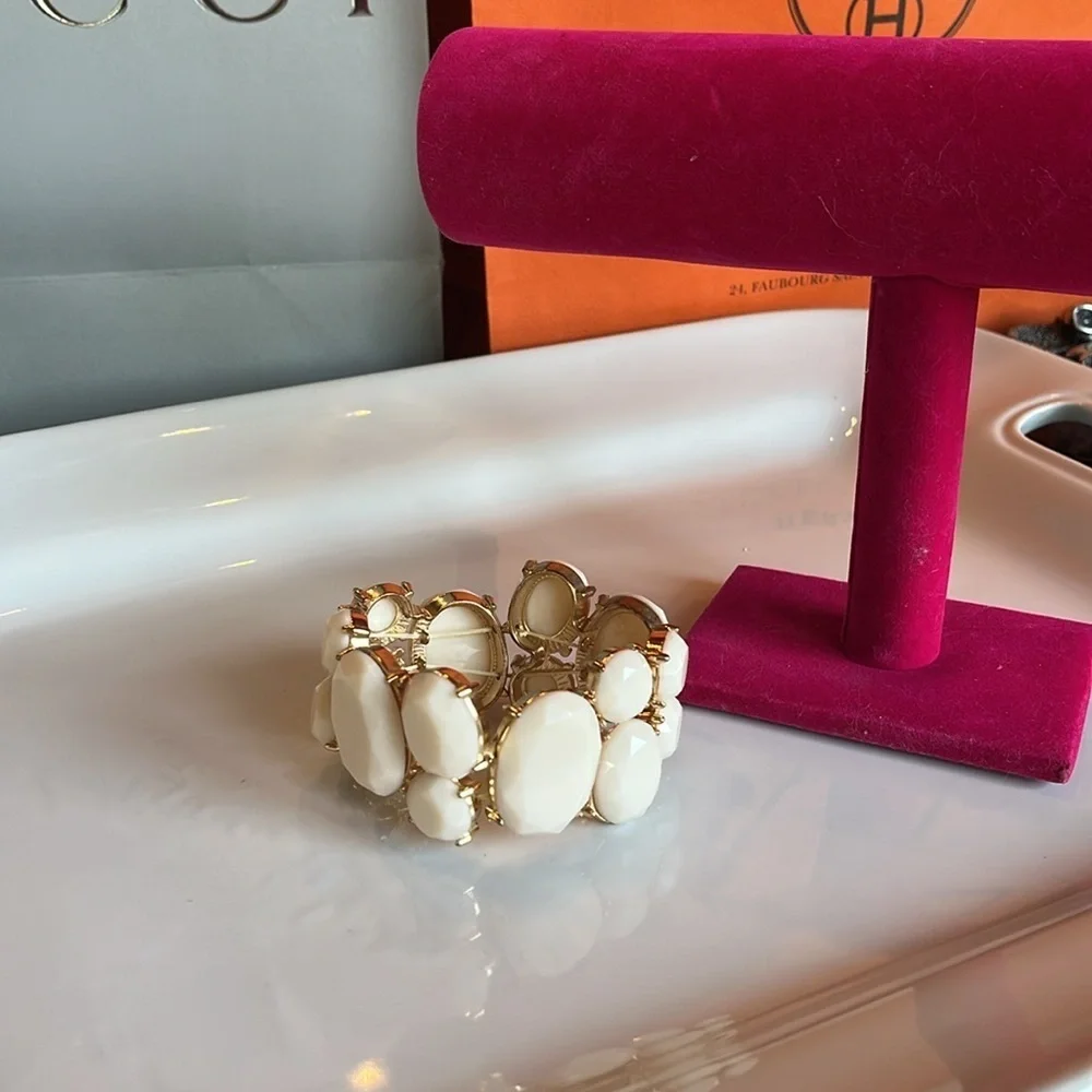 Chunky Stretchy Stone Cream Bracelet - Picture 4 of 5